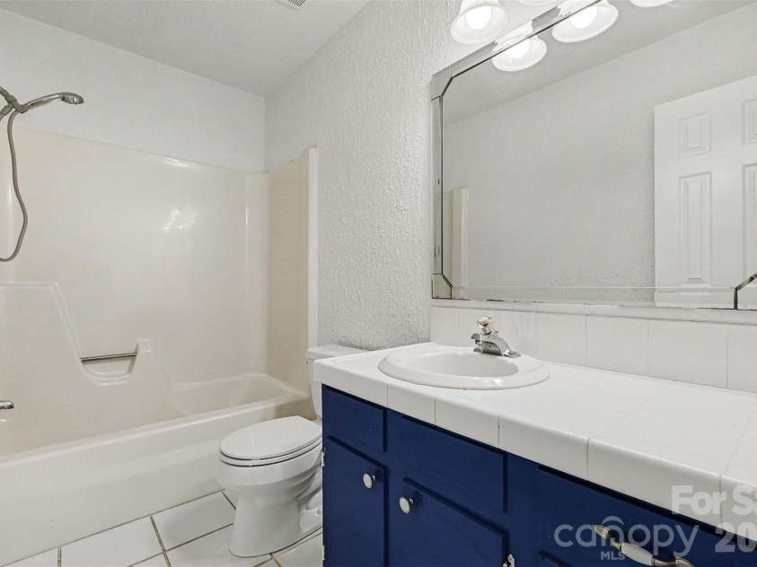 137 Phil Court, Fort Mill, SC 29715.  MLS# CAR4385051, YatesRealty ID 25007. Bathroom #2