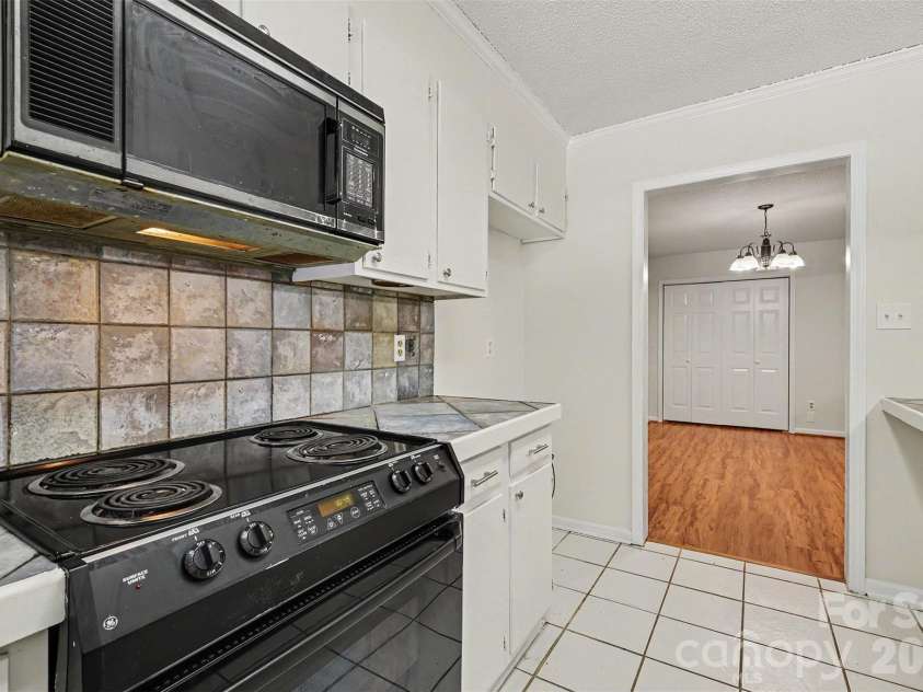 137 Phil Court, Fort Mill, SC 29715.  MLS# CAR4385051, YatesRealty ID 25007. Kitchen leading into dining room