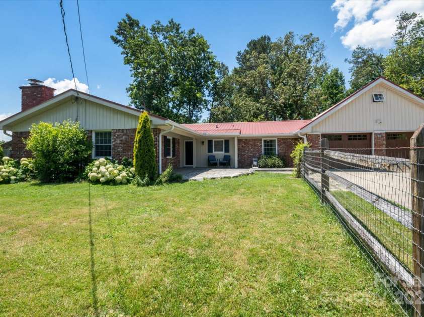 88 Gibson Road, Asheville, NC 28804.  MLS# CAR4276724, YatesRealty ID 25008. Front of Home