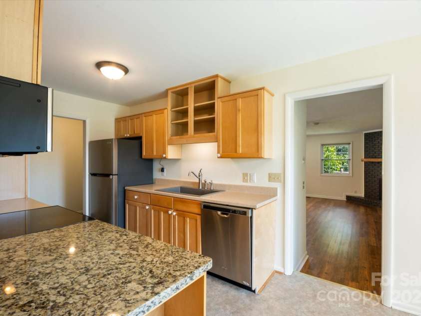 88 Gibson Road, Asheville, NC 28804.  MLS# CAR4276724, YatesRealty ID 25008. Kitchen