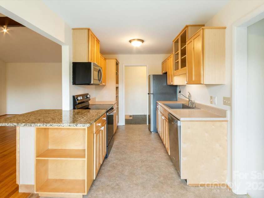 88 Gibson Road, Asheville, NC 28804.  MLS# CAR4276724, YatesRealty ID 25008. Kitchen