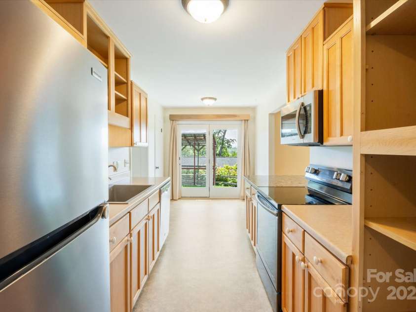 88 Gibson Road, Asheville, NC 28804.  MLS# CAR4276724, YatesRealty ID 25008. Kitchen