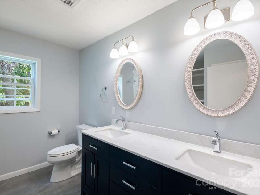 88 Gibson Road, Asheville, NC 28804.  MLS# CAR4276724, YatesRealty ID 25008. Primary Bathroom