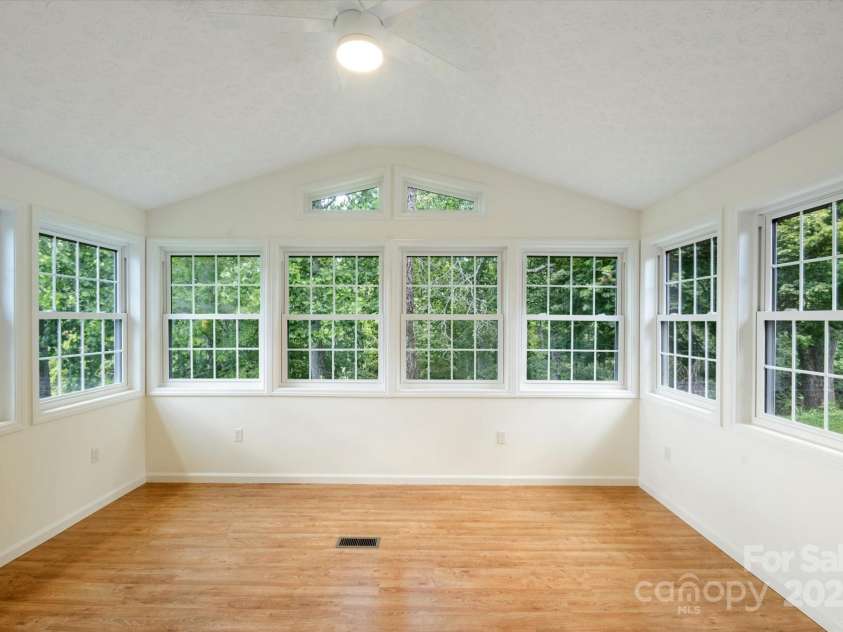 88 Gibson Road, Asheville, NC 28804.  MLS# CAR4276724, YatesRealty ID 25008. Sunroom