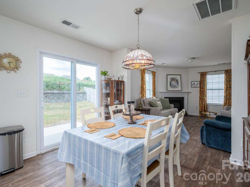 1536 Gaston Mountain Drive, Dallas, NC 28034.  MLS# CAR4385455, YatesRealty ID 25009. Dining area