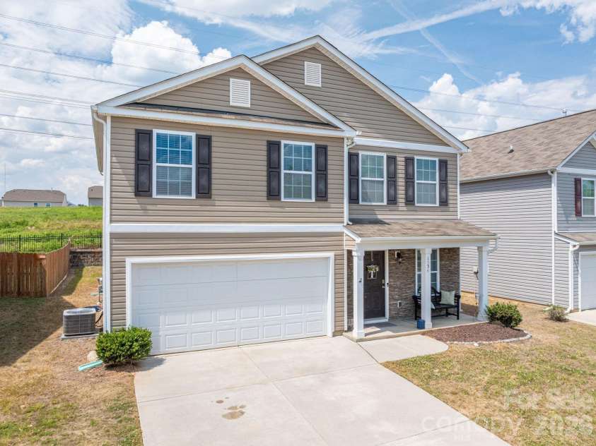 1536 Gaston Mountain Drive, Dallas, NC 28034.  MLS# CAR4385455, YatesRealty ID 25009. Front Yard