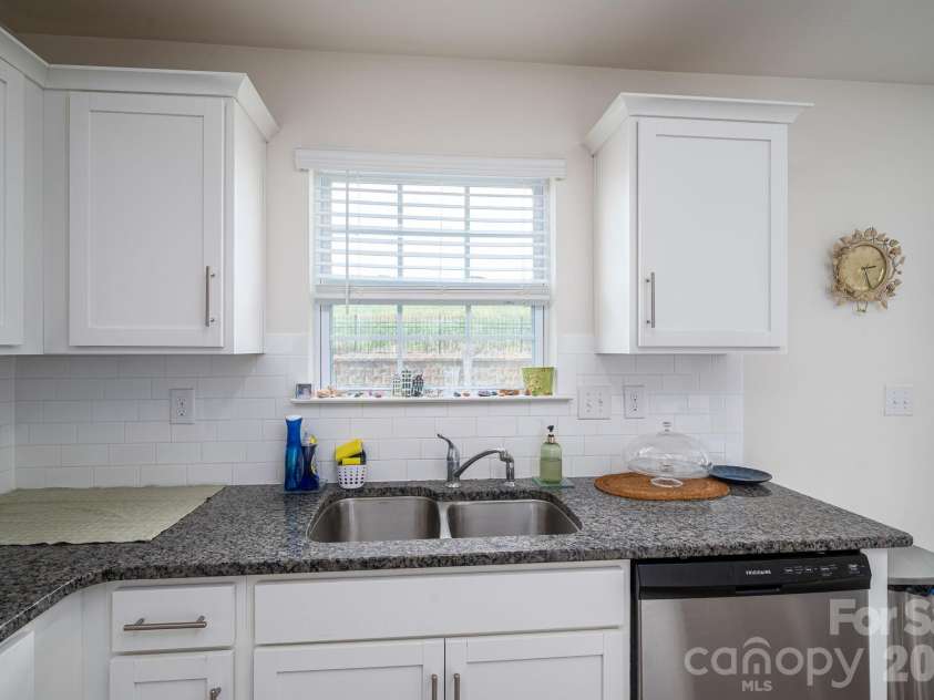 1536 Gaston Mountain Drive, Dallas, NC 28034.  MLS# CAR4385455, YatesRealty ID 25009. Kitchen 