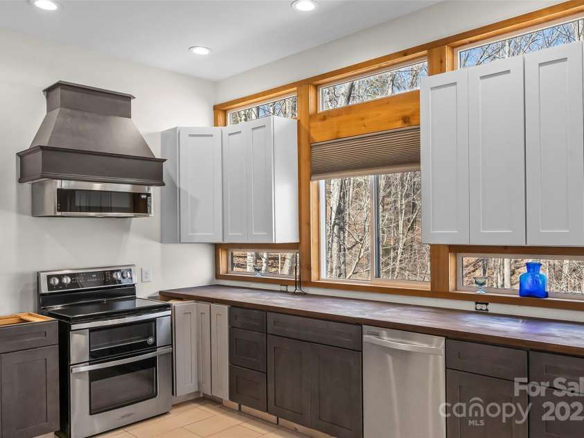 506 Silent Forest Drive, Canton, NC 28716.  MLS# CAR4231418, YatesRealty ID 2501. 