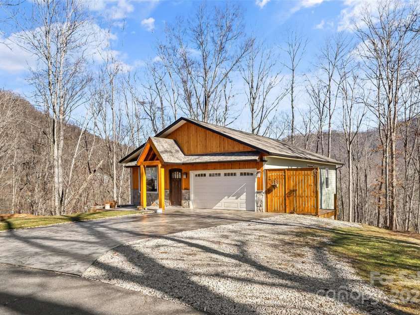 506 Silent Forest Drive, Canton, NC 28716.  MLS# CAR4231418, YatesRealty ID 2501. 