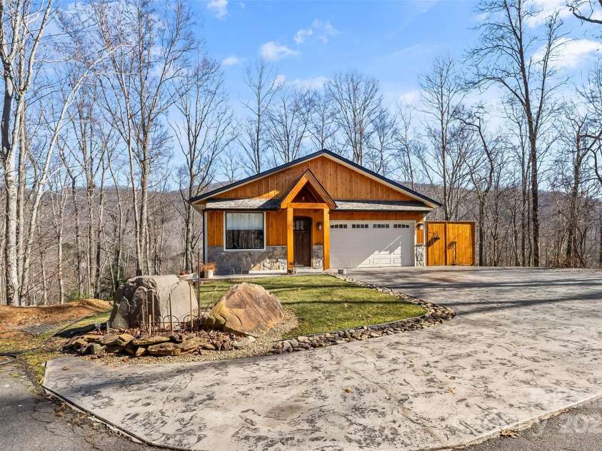 506 Silent Forest Drive, Canton, NC 28716.  MLS# CAR4231418, YatesRealty ID 2501. 