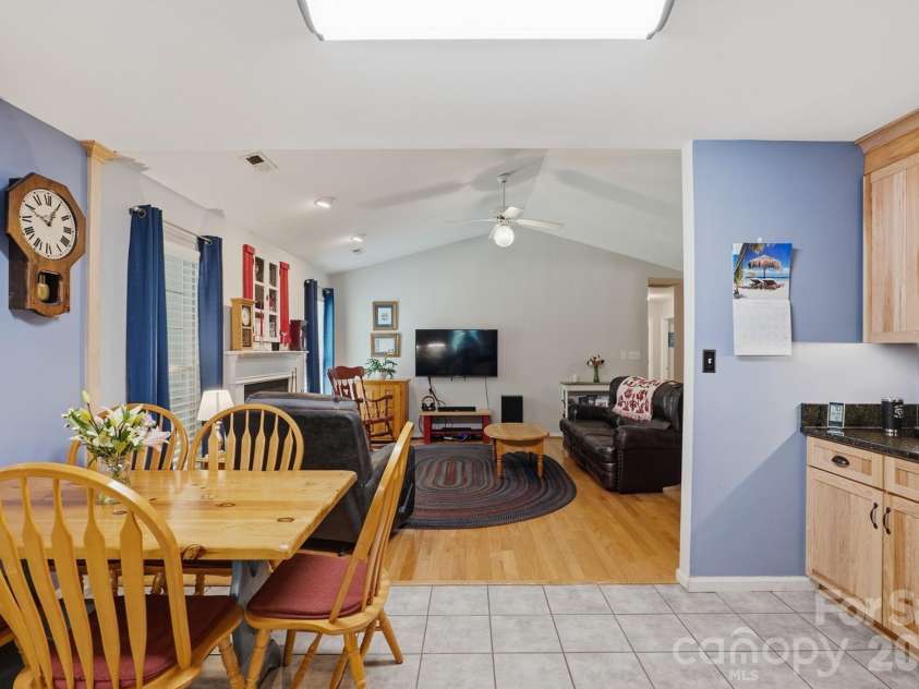 1118 Slate Ridge Road, Matthews, NC 28104.  MLS# CAR4378658, YatesRealty ID 25011. 