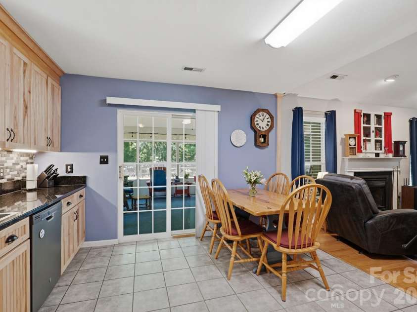 1118 Slate Ridge Road, Matthews, NC 28104.  MLS# CAR4378658, YatesRealty ID 25011. 
