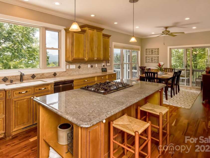 311 Mountain Crest Drive, Hendersonville, NC 28739.  MLS# CAR4268667, YatesRealty ID 25011. Great Kitchen Space