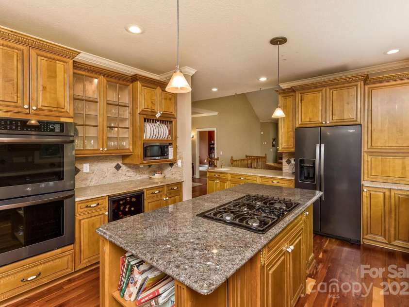 311 Mountain Crest Drive, Hendersonville, NC 28739.  MLS# CAR4268667, YatesRealty ID 25011. Great Kitchen Space