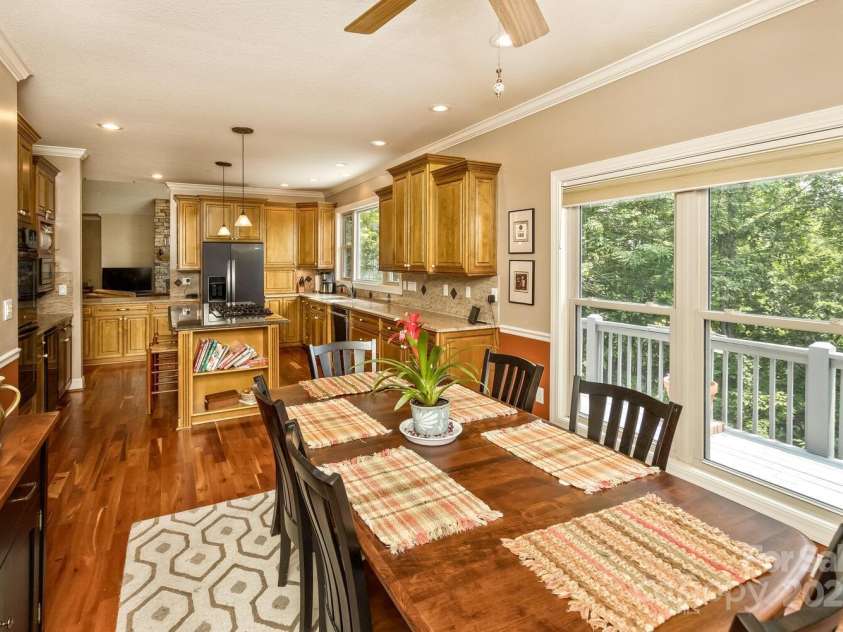 311 Mountain Crest Drive, Hendersonville, NC 28739.  MLS# CAR4268667, YatesRealty ID 25011. Great Kitchen Space