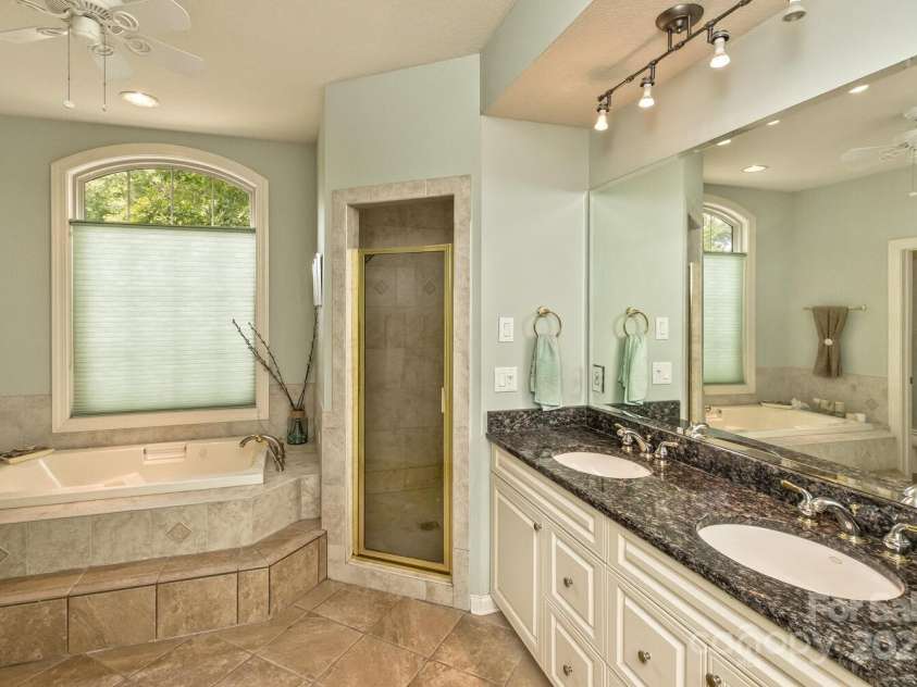 311 Mountain Crest Drive, Hendersonville, NC 28739.  MLS# CAR4268667, YatesRealty ID 25011. Luxury Primary Bath