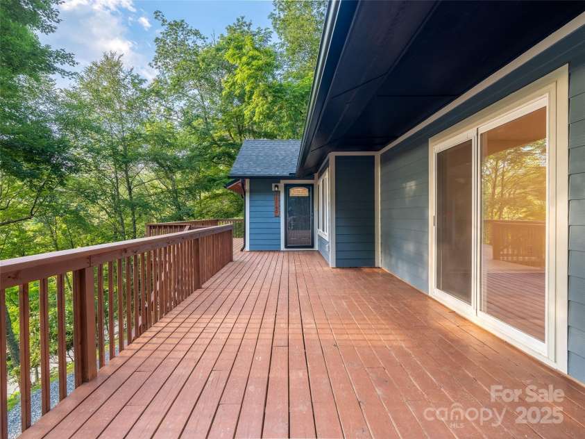 1065 Oak Ridge Lane, Mars Hill, NC 28754.  MLS# CAR4279845, YatesRealty ID 25012. 