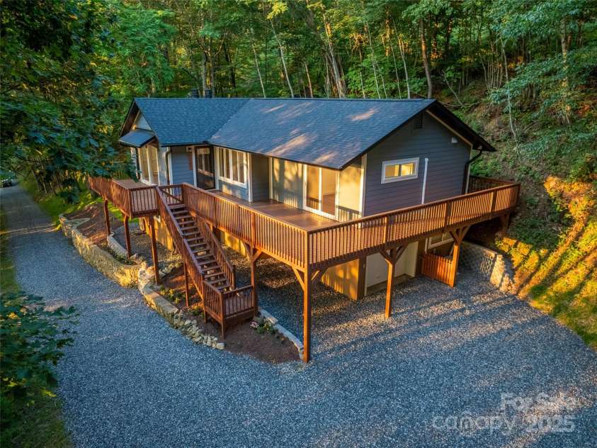 1065 Oak Ridge Lane, Mars Hill, NC 28754.  MLS# CAR4279845, YatesRealty ID 25012. 