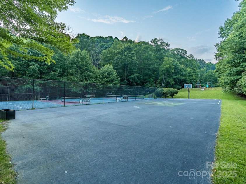 1065 Oak Ridge Lane, Mars Hill, NC 28754.  MLS# CAR4279845, YatesRealty ID 25012. 