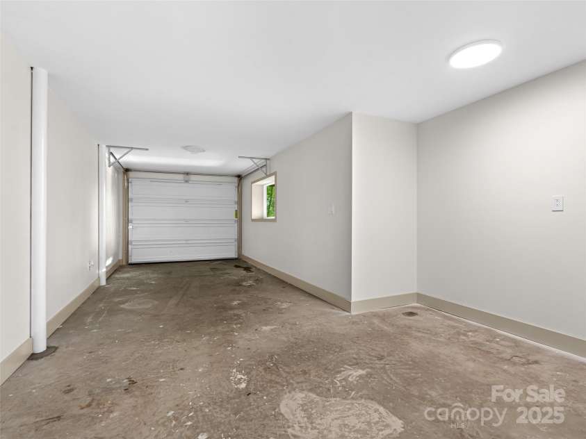 1065 Oak Ridge Lane, Mars Hill, NC 28754.  MLS# CAR4279845, YatesRealty ID 25012. Basement, 1 car Garage