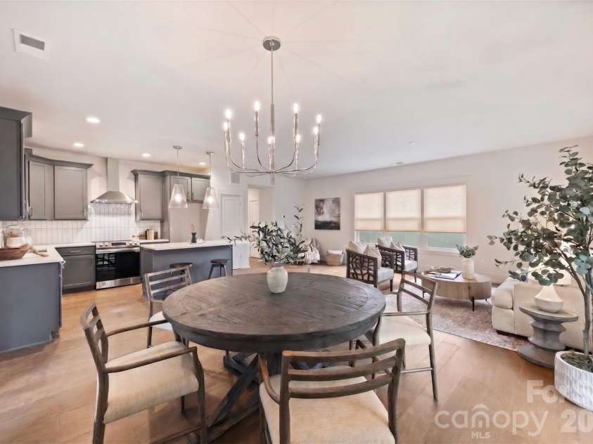 201 Coxe Avenue, Charlotte, NC 28208.  MLS# CAR4381633, YatesRealty ID 25012. 