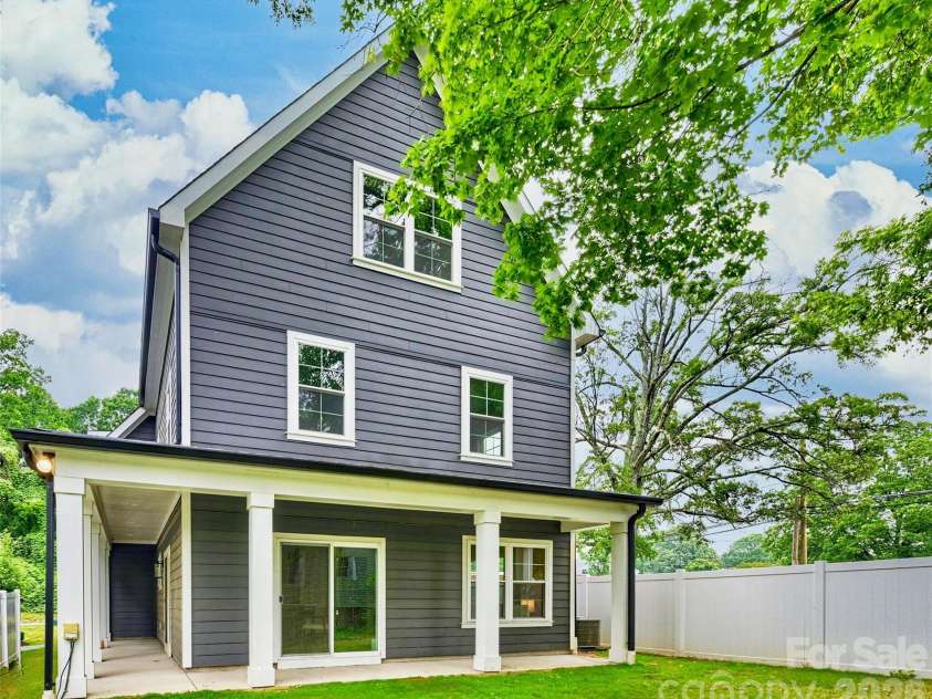 201 Coxe Avenue, Charlotte, NC 28208.  MLS# CAR4381633, YatesRealty ID 25012. 