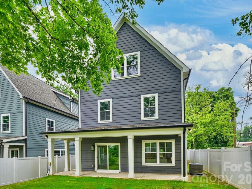 201 Coxe Avenue, Charlotte, NC 28208.  MLS# CAR4381633, YatesRealty ID 25012. 