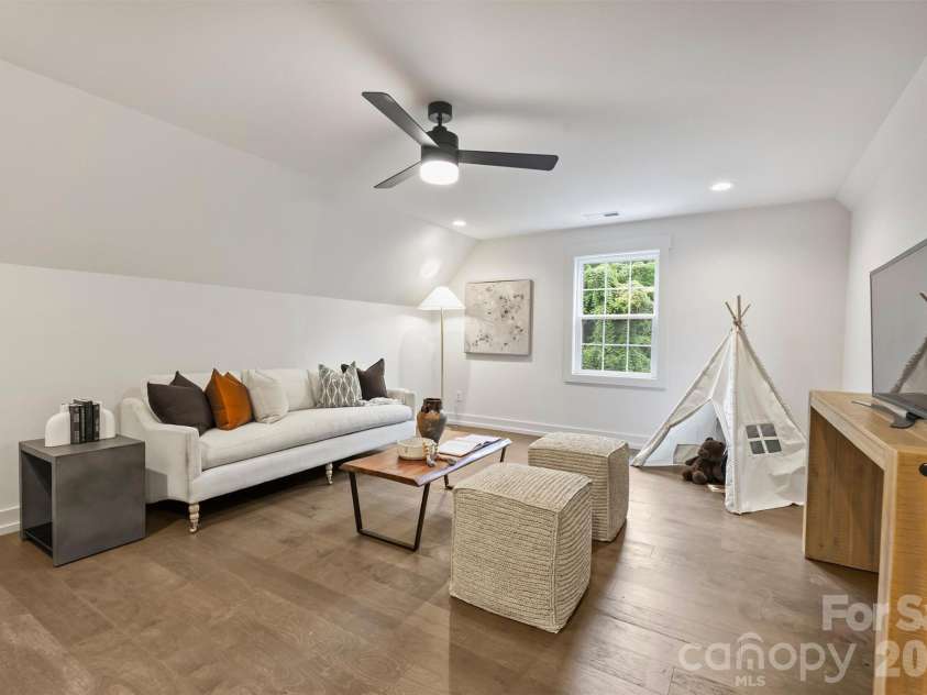 201 Coxe Avenue, Charlotte, NC 28208.  MLS# CAR4381633, YatesRealty ID 25012. 