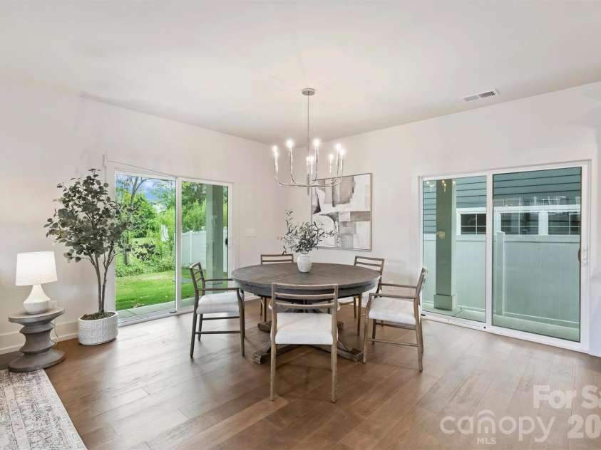 201 Coxe Avenue, Charlotte, NC 28208.  MLS# CAR4381633, YatesRealty ID 25012. 