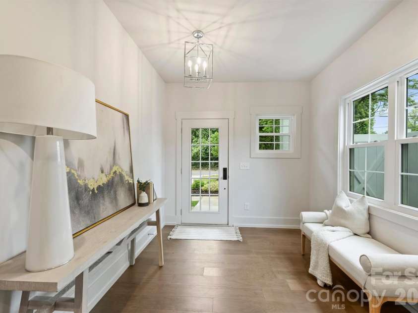 201 Coxe Avenue, Charlotte, NC 28208.  MLS# CAR4381633, YatesRealty ID 25012. Foyer