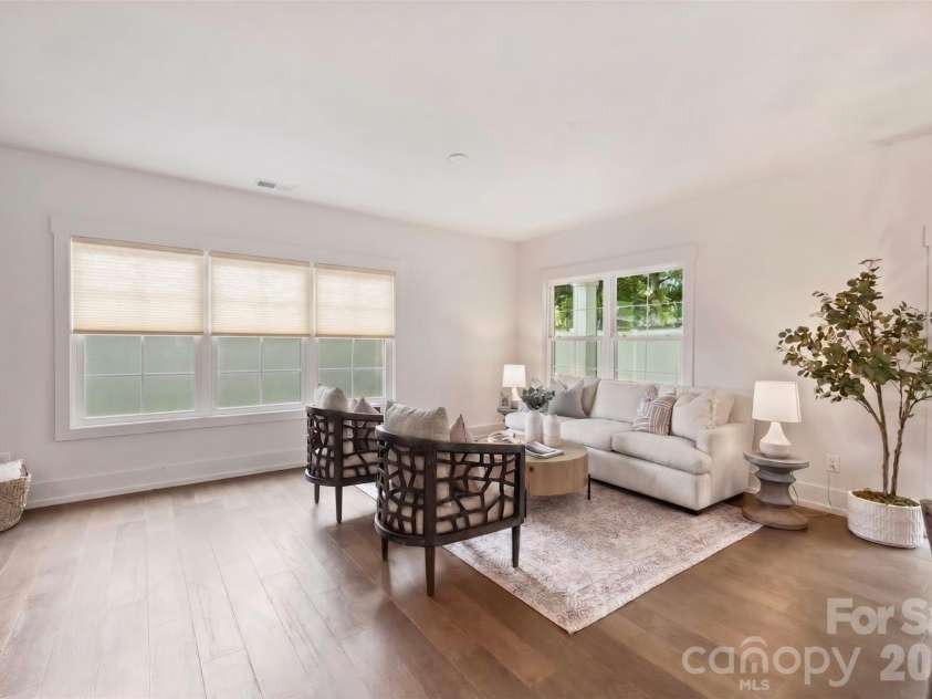 201 Coxe Avenue, Charlotte, NC 28208.  MLS# CAR4381633, YatesRealty ID 25012. Primary Bedroom