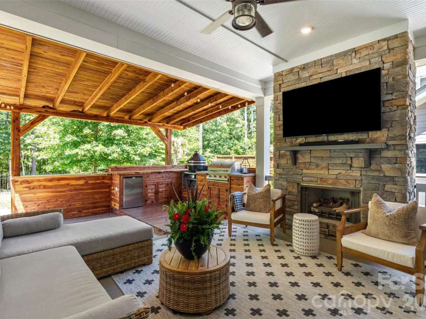 2511 Paddlers Cove Drive, Clover, SC 29710.  MLS# CAR4383712, YatesRealty ID 25013. 