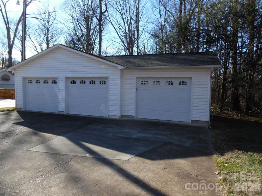 603 1st Avenue Place, Conover, NC 28613.  MLS# CAR4345018, YatesRealty ID 25014. 