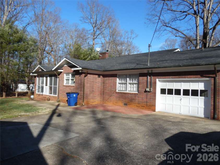 603 1st Avenue Place, Conover, NC 28613.  MLS# CAR4345018, YatesRealty ID 25014. 