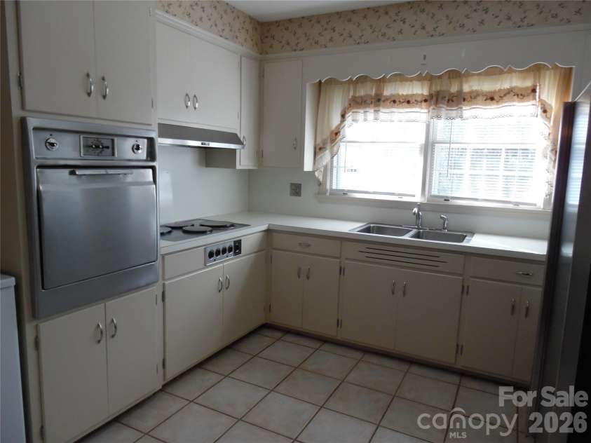 603 1st Avenue Place, Conover, NC 28613.  MLS# CAR4345018, YatesRealty ID 25014. 
