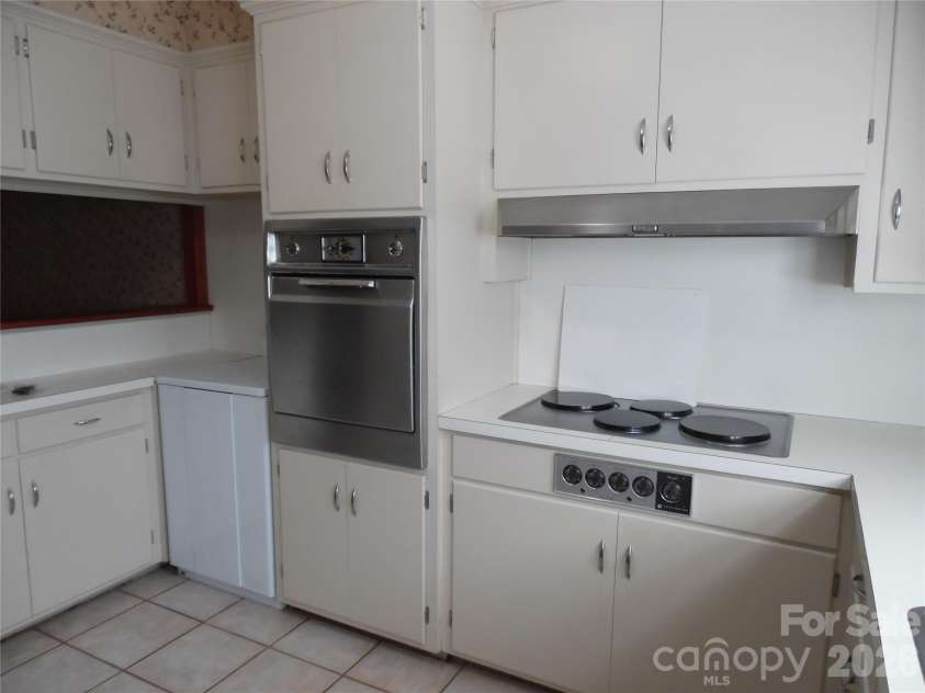 603 1st Avenue Place, Conover, NC 28613.  MLS# CAR4345018, YatesRealty ID 25014. 