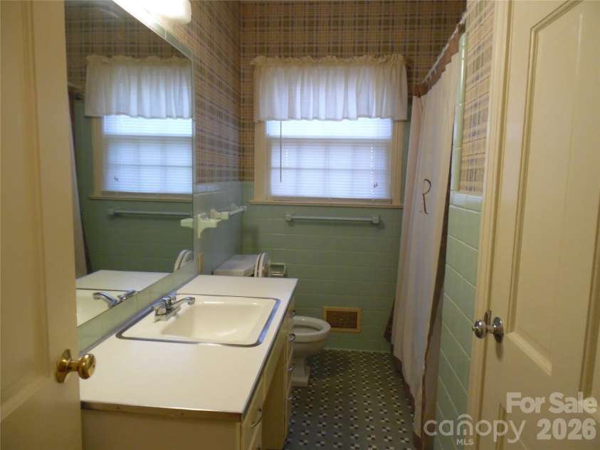 603 1st Avenue Place, Conover, NC 28613.  MLS# CAR4345018, YatesRealty ID 25014. 