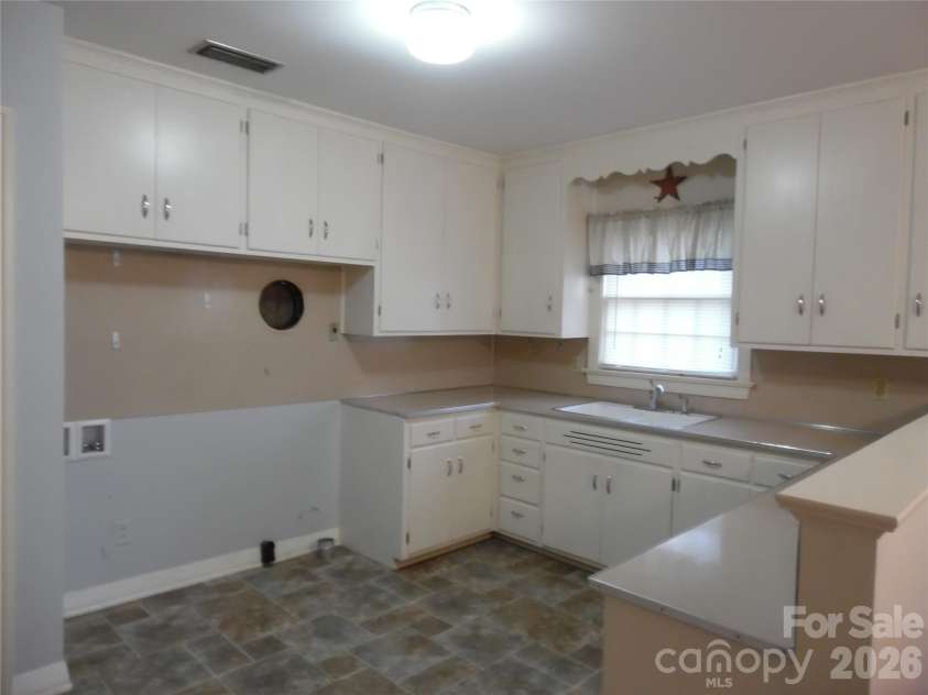 603 1st Avenue Place, Conover, NC 28613.  MLS# CAR4345018, YatesRealty ID 25014. 