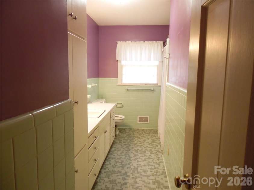 603 1st Avenue Place, Conover, NC 28613.  MLS# CAR4345018, YatesRealty ID 25014. 