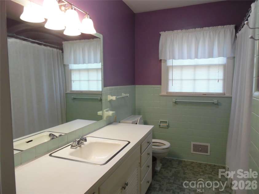 603 1st Avenue Place, Conover, NC 28613.  MLS# CAR4345018, YatesRealty ID 25014. 