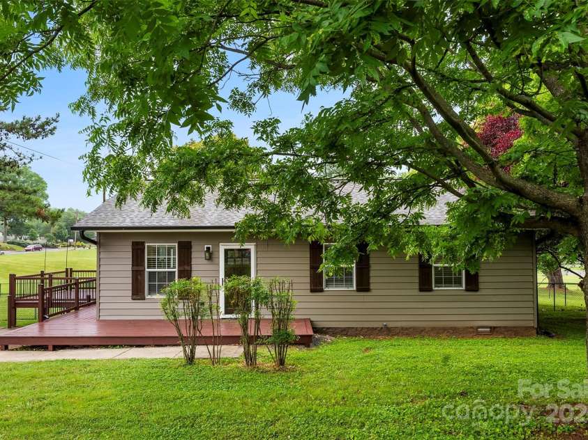 103A Tracy Street, Kings Mountain, NC 28086.  MLS# CAR4263785, YatesRealty ID 25015. Welcome to 103A N. Tracy