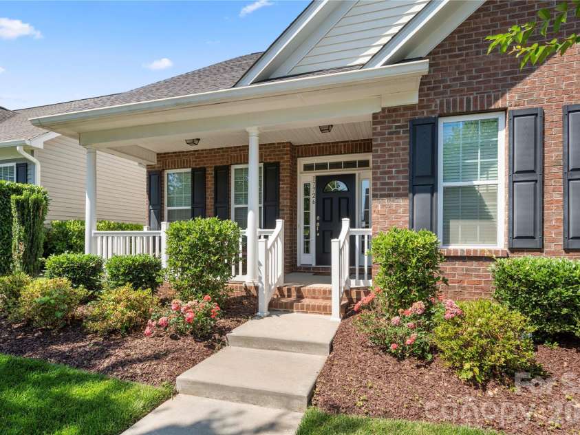 17726 Morehampton Avenue, Cornelius, NC 28031.  MLS# CAR4382566, YatesRealty ID 25015. 