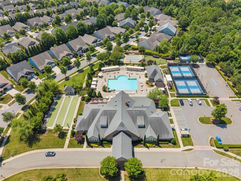 17726 Morehampton Avenue, Cornelius, NC 28031.  MLS# CAR4382566, YatesRealty ID 25015. Community amenities