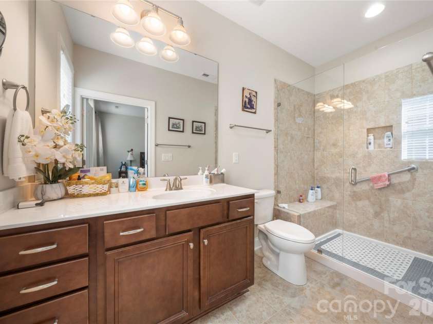 17726 Morehampton Avenue, Cornelius, NC 28031.  MLS# CAR4382566, YatesRealty ID 25015. Primary bath