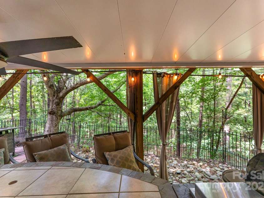 7218 Cascading Pines Drive, Fort Mill, SC 29708.  MLS# CAR4272860, YatesRealty ID 25016. 