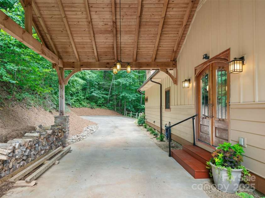 354 Vance Gap Road, Asheville, NC 28804.  MLS# CAR4172089, YatesRealty ID 25017. 
