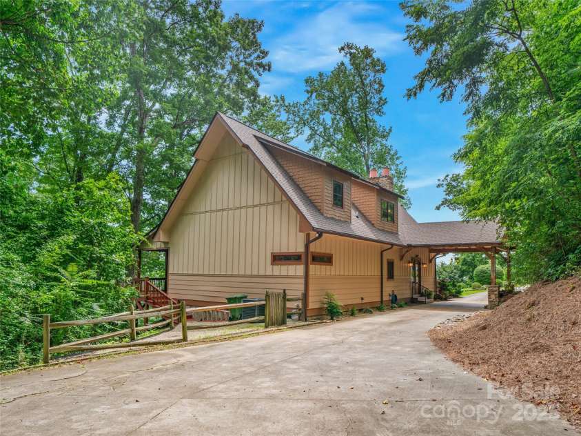354 Vance Gap Road, Asheville, NC 28804.  MLS# CAR4172089, YatesRealty ID 25017. 