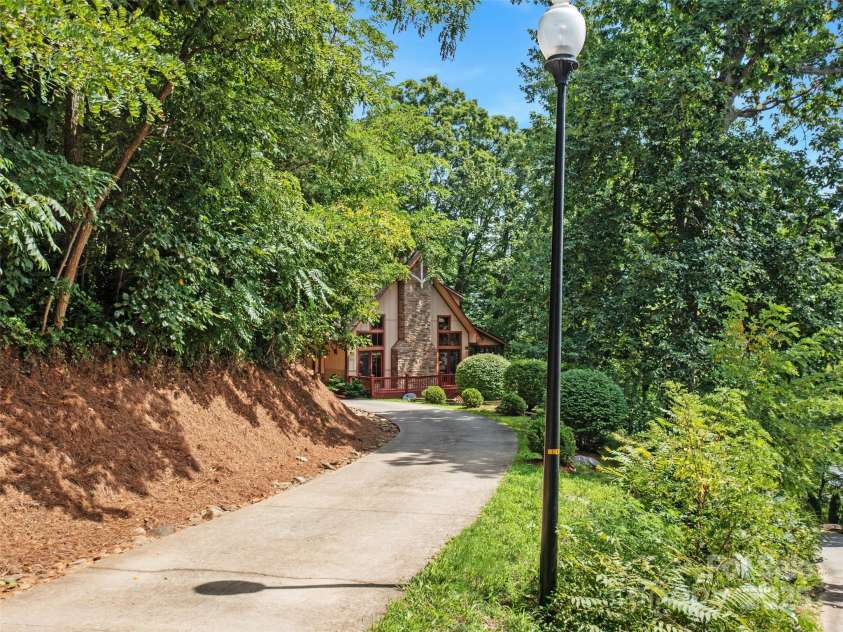 354 Vance Gap Road, Asheville, NC 28804.  MLS# CAR4172089, YatesRealty ID 25017. 