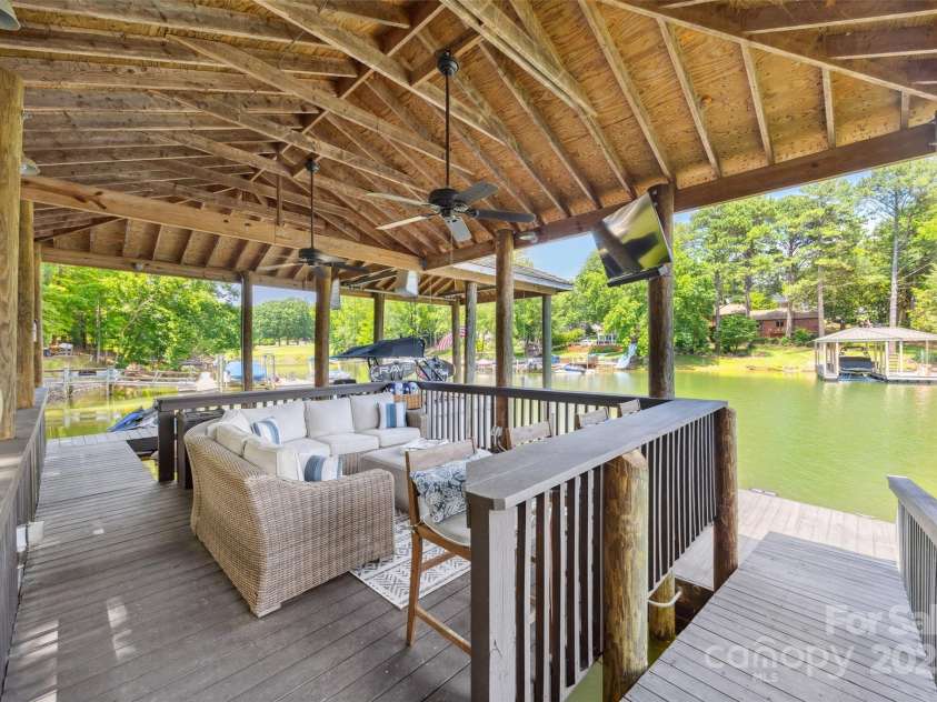 2004 Marquesas Avenue, Tega Cay, SC 29708.  MLS# CAR4267074, YatesRealty ID 25019. Dock Seating & Counter Seating