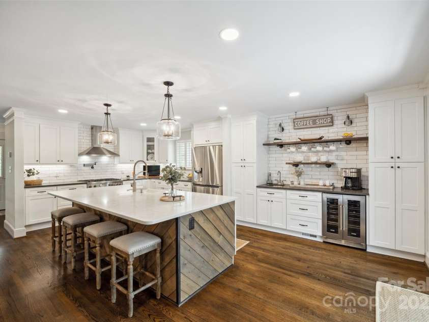 2004 Marquesas Avenue, Tega Cay, SC 29708.  MLS# CAR4267074, YatesRealty ID 25019. Kitchen Beverage & Coffee Bar
